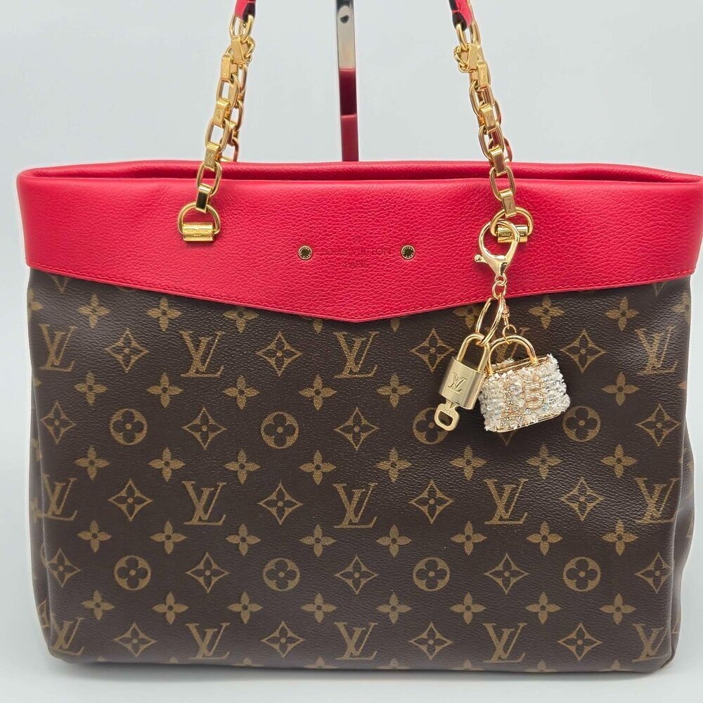 Authentic Louis Vuitton Padlock Gold 🔒 Key Set + Keychain Bag Charm - Picture 2 of 12